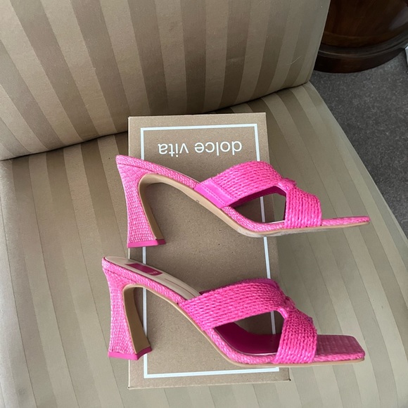 Dolce Vita, Nitro in Orchid Raffia size 8.5. - Picture 7 of 7